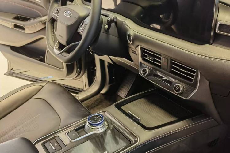 Used Ford Edge 2021 PLUS EcoBoost 245 Two-Wheel-Drive Platinum Edition 5 Seats
