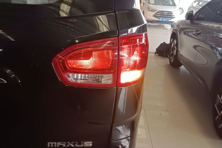 Used SAIC MAXUS G10 2016 1.9T Automatic Elite Edition Diesel China V Emission Standard
