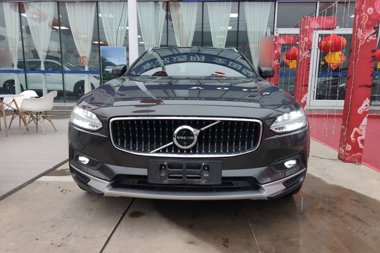 Used Volvo V90 2024 Cross Country B5 AWD Prestige Edition
