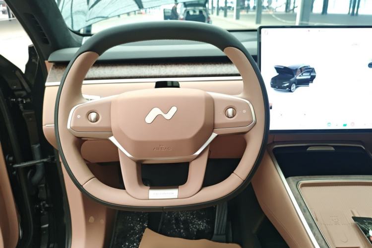 Used ONVO Luxeed L90 2025 Model—Max Six-Seater Version
