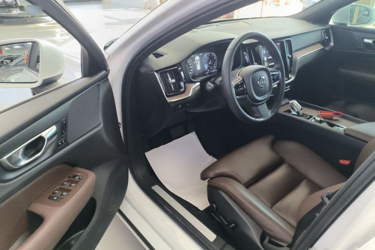 Used Volvo S60 2022 B4 Zhiyuan Luxury Edition
