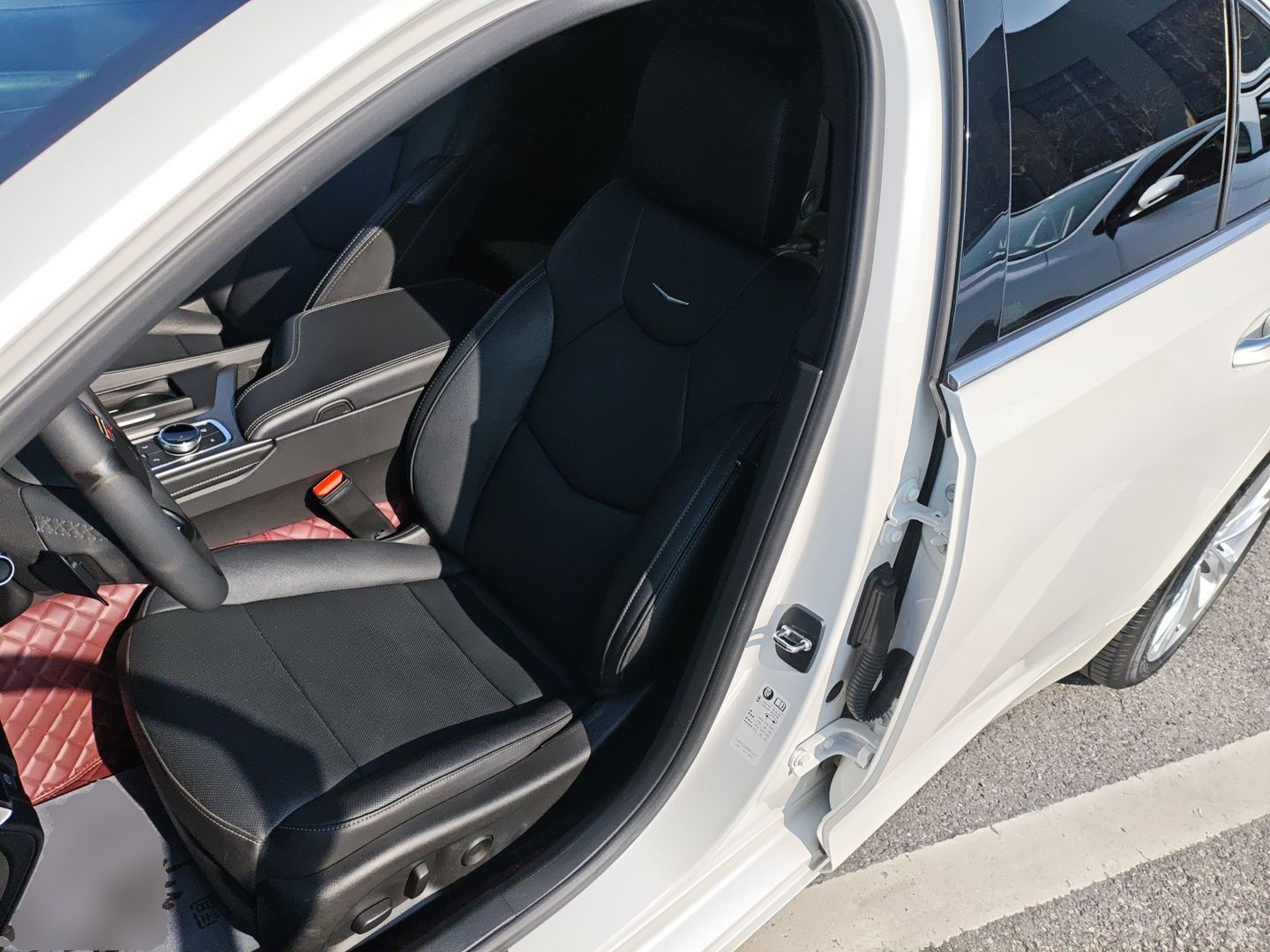 Переднее сиденье в автомобиле