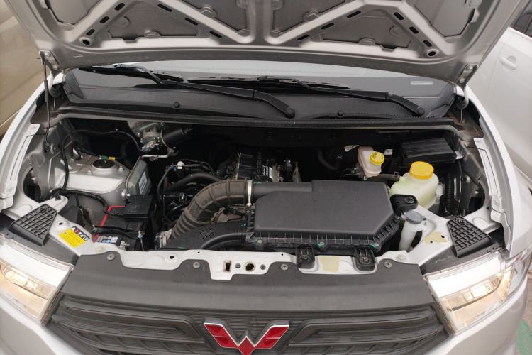 Used Wuling Hongguang V 2022 1.5L Jingqu Edition Enclosed-Window Vehicle with Hydraulic Power Steering LAR
