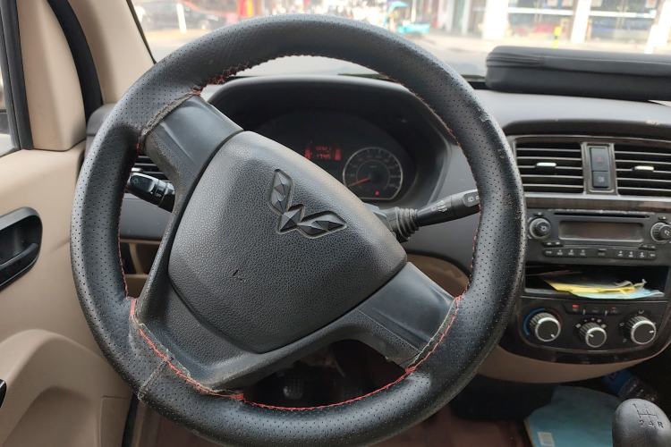 Used Wuling Rongguang 2014 1.5L S Standard Version
