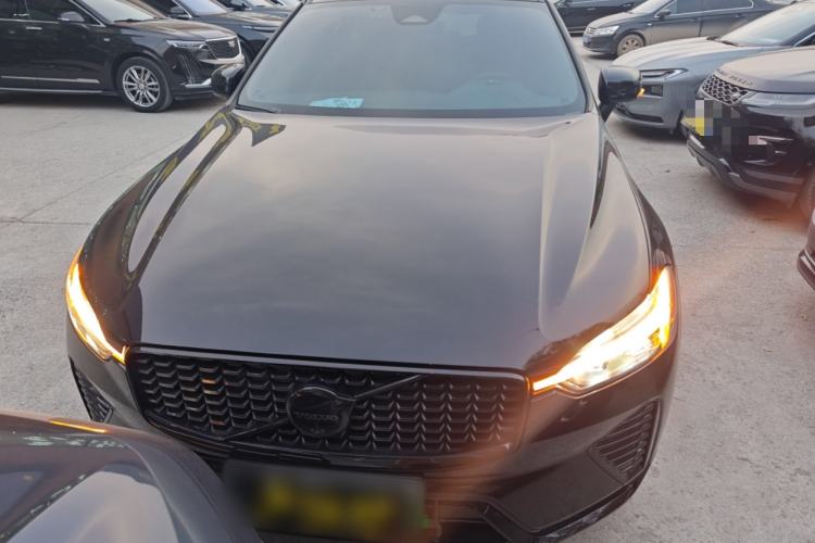 Used Volvo XC60 New Energy 2025 Plug-in Hybrid Long-Range All-Wheel Drive Zhiyuan Extreme Night Black Edition
