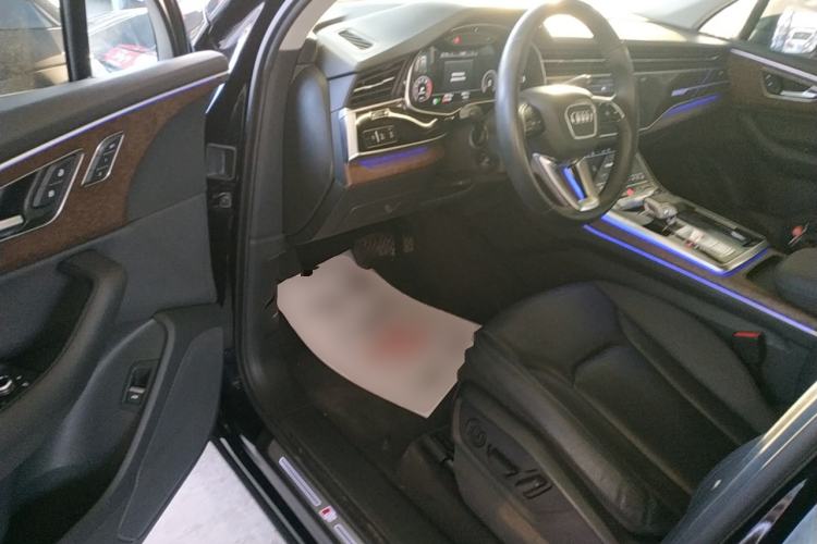 Used Audi Q7 2021 55 TFSI quattro S line Sport model
