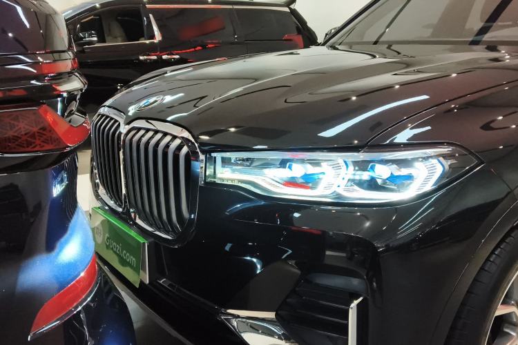 Used BMW X7 2022 xDrive40i Luxury Package with Premium Features
