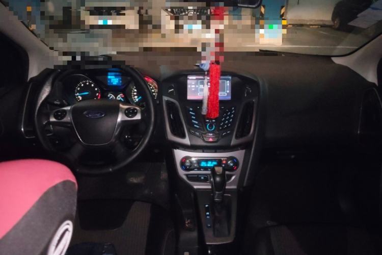 Used Ford Focus 2012 Sedan 1.6L Automatic Fashion Edition
