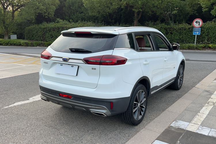 Used Geely Auto Emgrand X7 Sport 2018 1.8TD Automatic Two-Wheel Drive ZhiZun Model with 4G Connectivity
