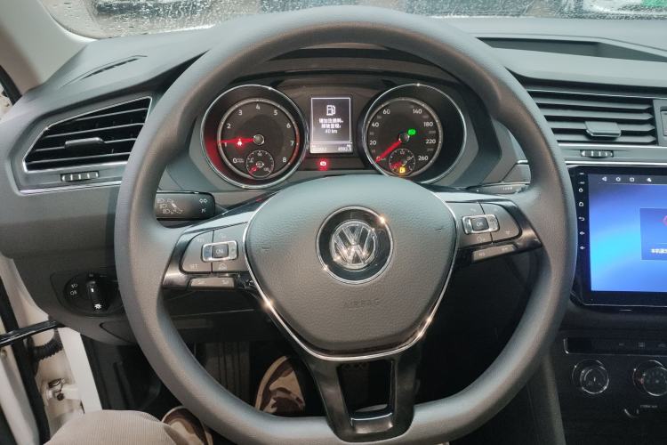 Used Volkswagen Tiguan L 2017 330TSI Automatic Two-Wheel Drive Luxury Edition
