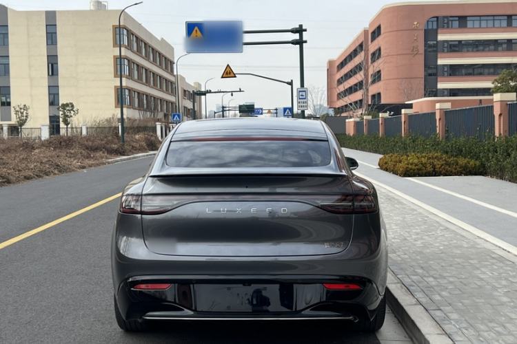 Used Hima Luxeed R7 2024 All-Electric 667 km Max
