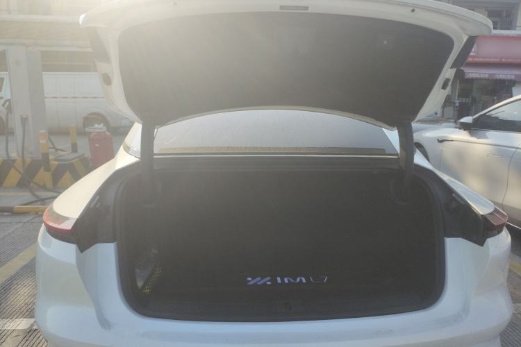 Used  L7 2022 Dynamic Model
