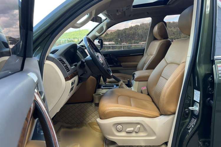 Used Toyota Land Cruiser 2014 4.0L Automatic Parallel Import Version
