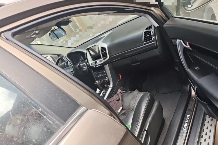 Used Chevrolet Captiva 2015 2.4L 4x4 Flagship Edition 7-Seater
