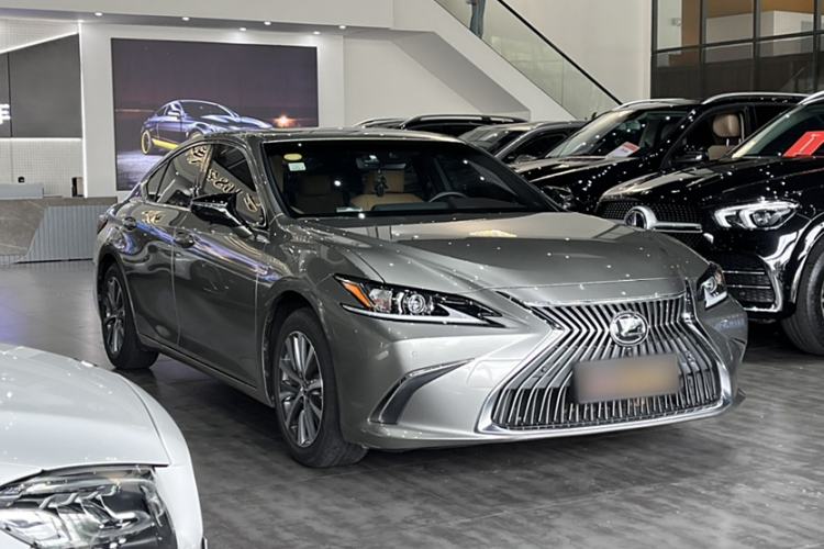 Used Lexus ES 2020 200 Excellence Edition
