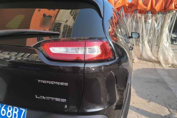 Used  Cherokee 2017 2.0L Superior Edition
