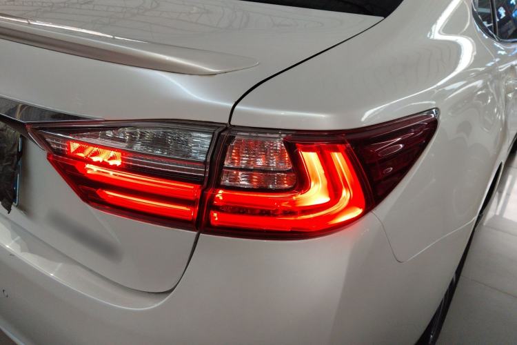 Used Lexus ES 2015 300h Comfort Edition
