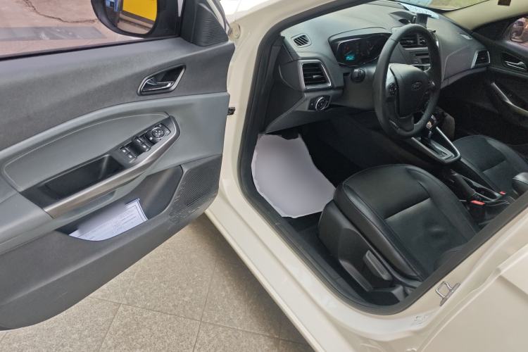 Used Ford Escort 2015 1.5L Automatic Fashion Model
