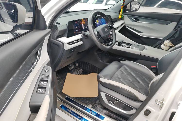 Used Changan CS75 PLUS 2023 3rd Generation 1.5T Automatic Prestige Model
