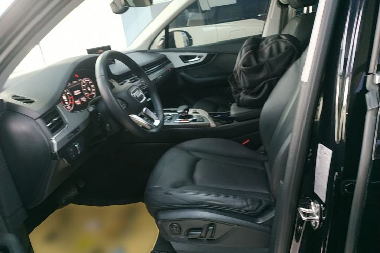 Used Audi Q7 2018 40 TFSI Comfort Model