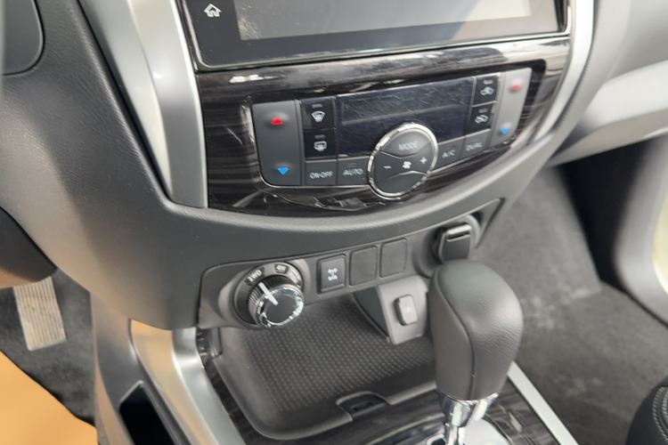 Used Nissan Terra 2020 2.5L XV 4WD Automatic Four-Wheel Drive Flagship Edition
