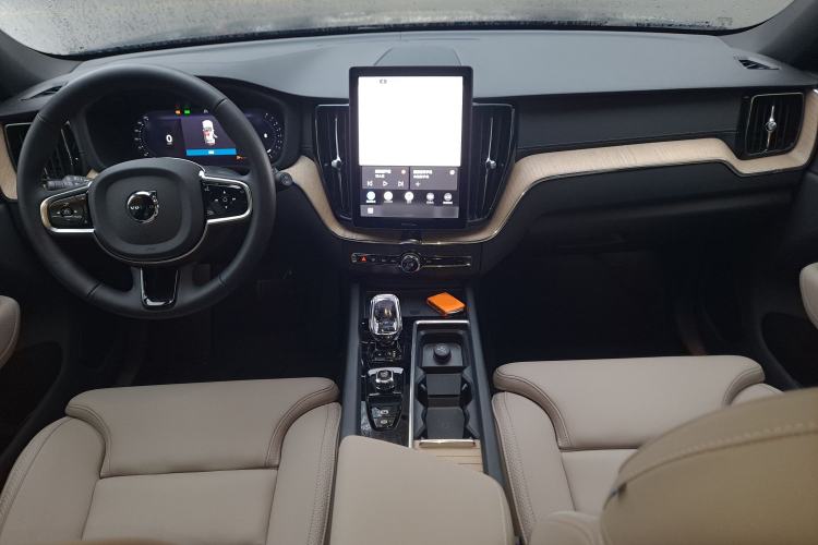 Used Volvo XC60 2026 B5 4x4 Smart Luxury Edition
