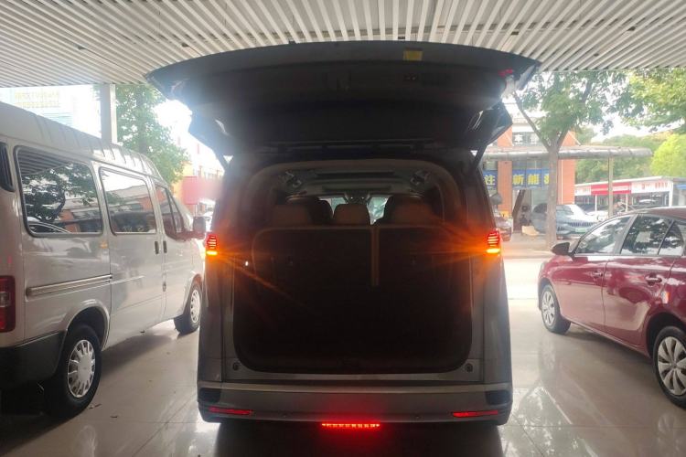 Used Denza D9 2022 DM-i 1040 Prestige Model