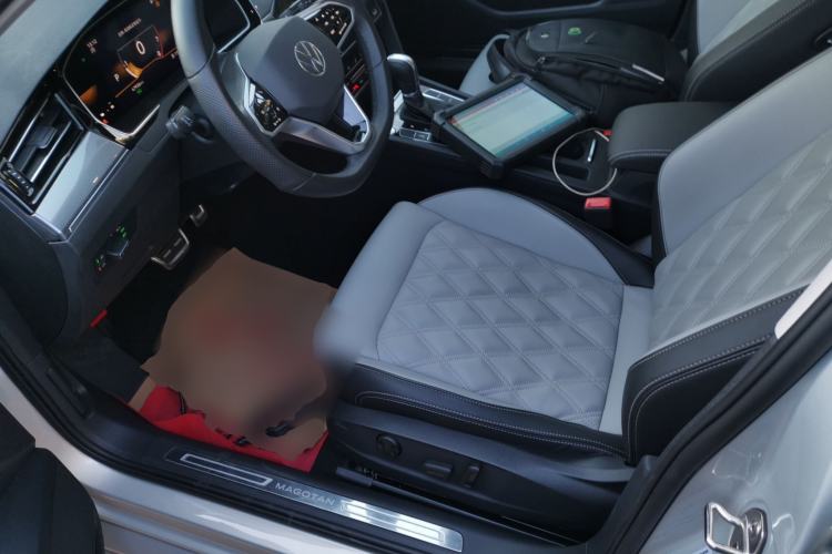 Used Volkswagen Magotan 2023 2 Million Units Limited Edition 330TSI DSG Leading Version
