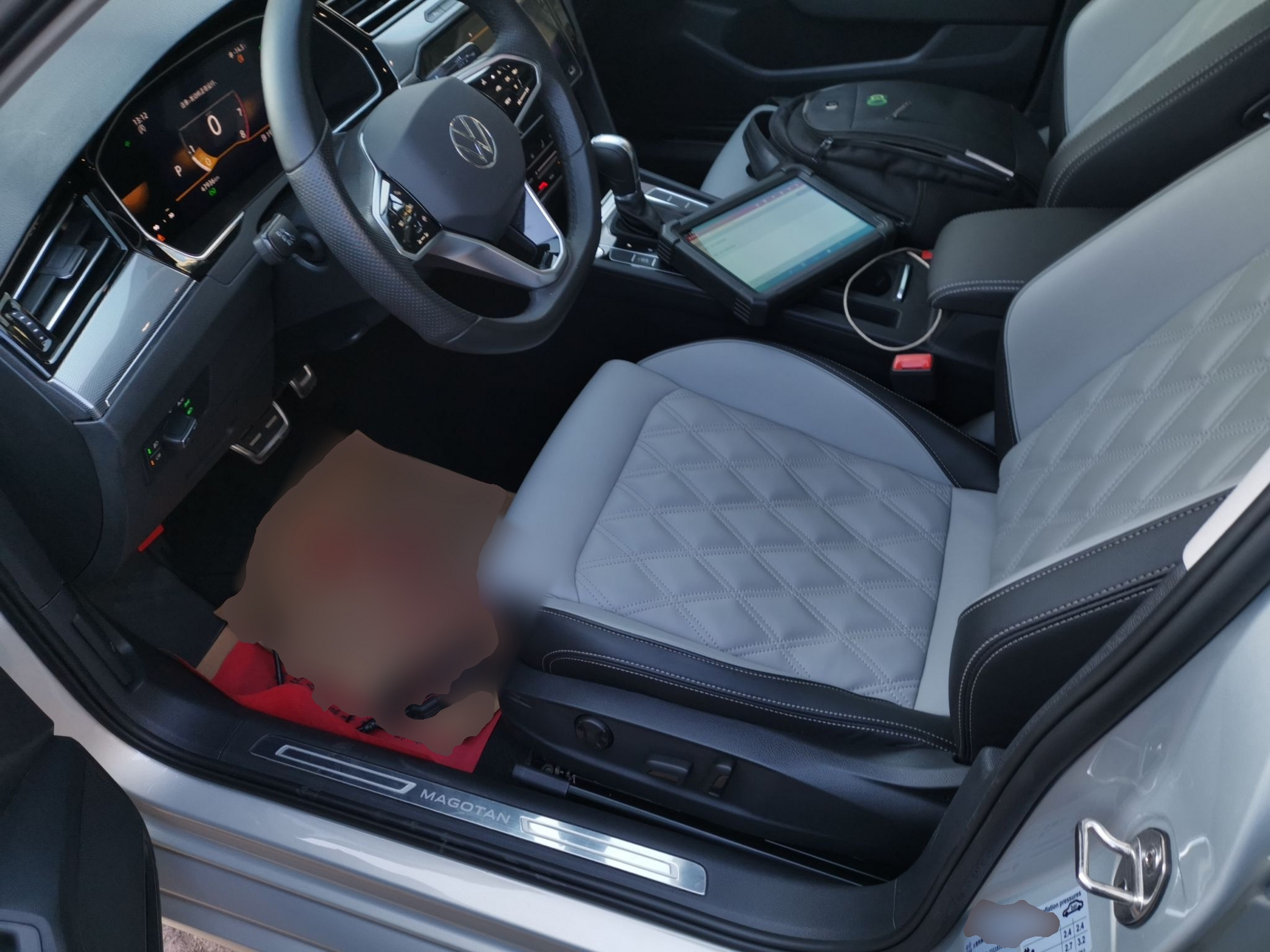 Переднее сиденье в автомобиле