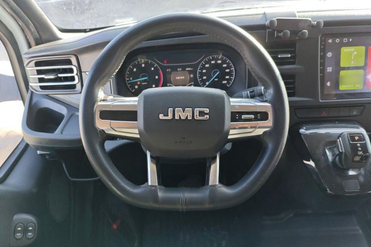 Used JMC Fushun 2023 2.0T Automatic Short-Wheelbase Mid-Top Commercial Multi-Purpose 6-Seater Passenger Vehicle
