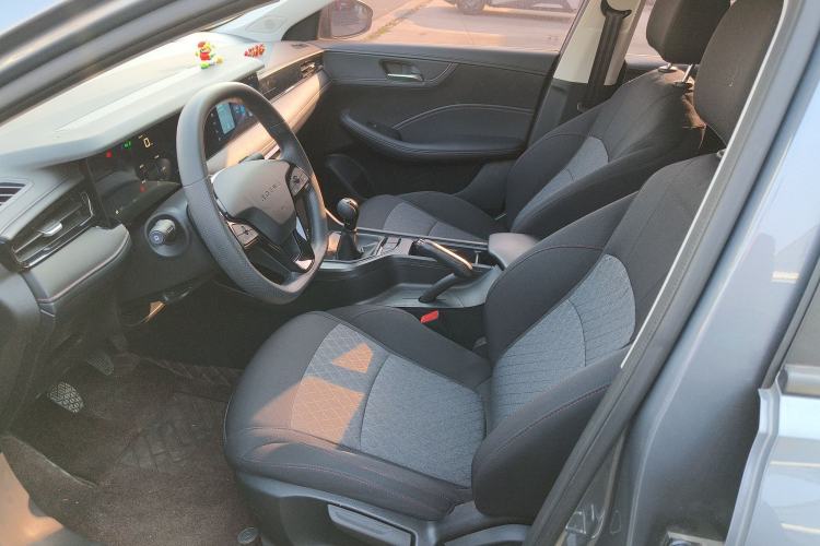 Used Roewe i5 2023 1.5L Manual Comfort Edition
