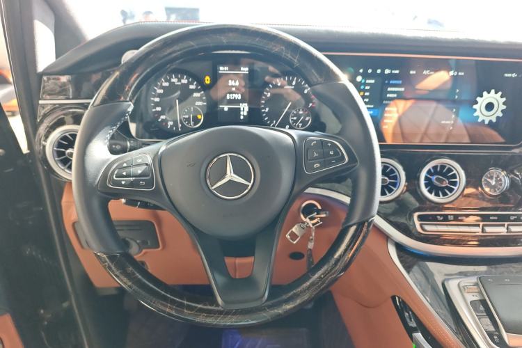 Used Mercedes-Benz Vito 2023 2.0T Elite Version 7 Seats
