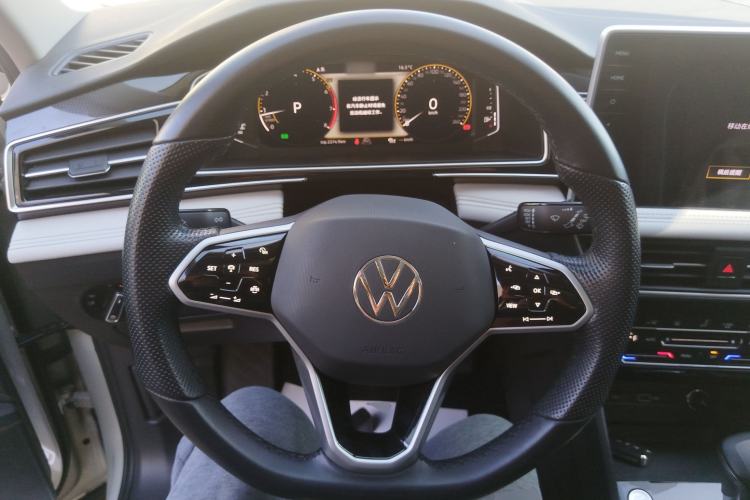 Used Volkswagen Tiguan L 2022 330TSI Automatic Two-Wheel Drive Smart Edition
