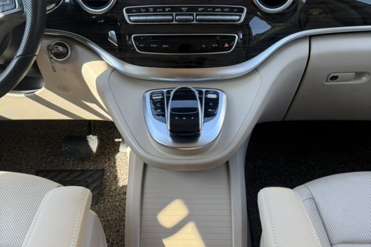 Used Mercedes-Benz V-Class 2017 V 260 Avantgarde Edition
