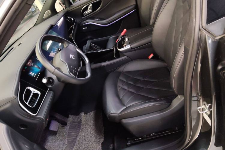 Used  R7 2022 Standard Advanced Version
