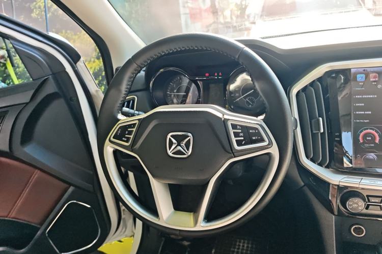 Used JMC Yusheng S350 2016 2.0T Automatic Two-Wheel Drive Gasoline Luxury Edition 5 Seats
