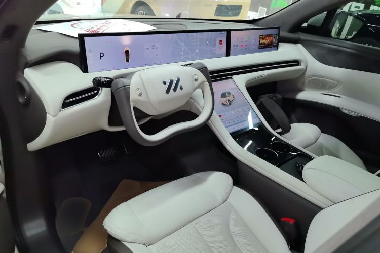 Used  LS7 2023 100kWh Lux Rear-Drive Version