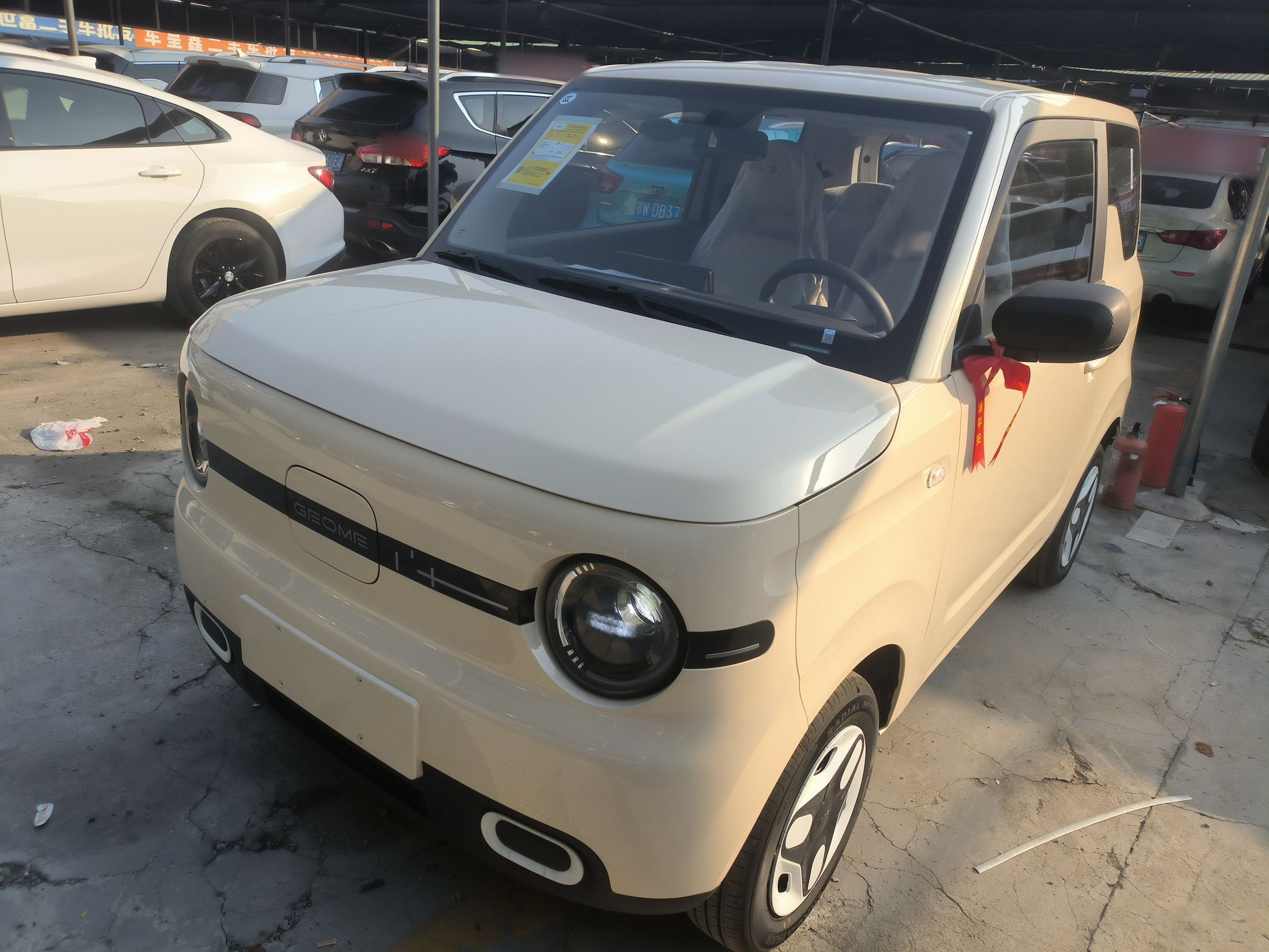 Под передней частью автомобиля