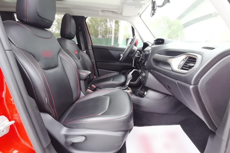 Used  Renegade 2018 Connected Large Screen Version 180T Automatic High-Energy Edition
