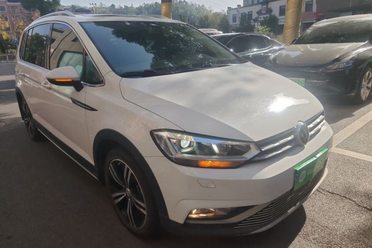 Used Volkswagen Touran 2018 Volkswagen Touran L 280TSI DSG Boundary Edition 7 Seats China VI Standard
