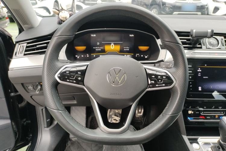 Used Volkswagen Magotan 2023 2 Million Units Limited Edition 330TSI DSG Leading Version
