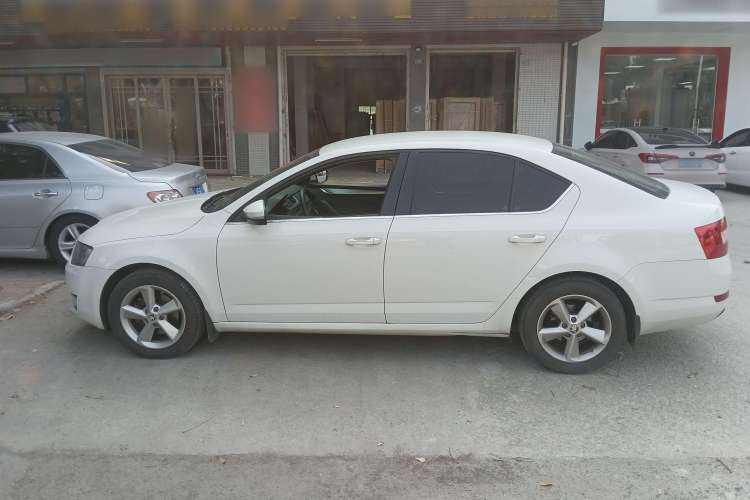 Used Skoda Octavia 2015 1.6L Automatic Yijie Edition
