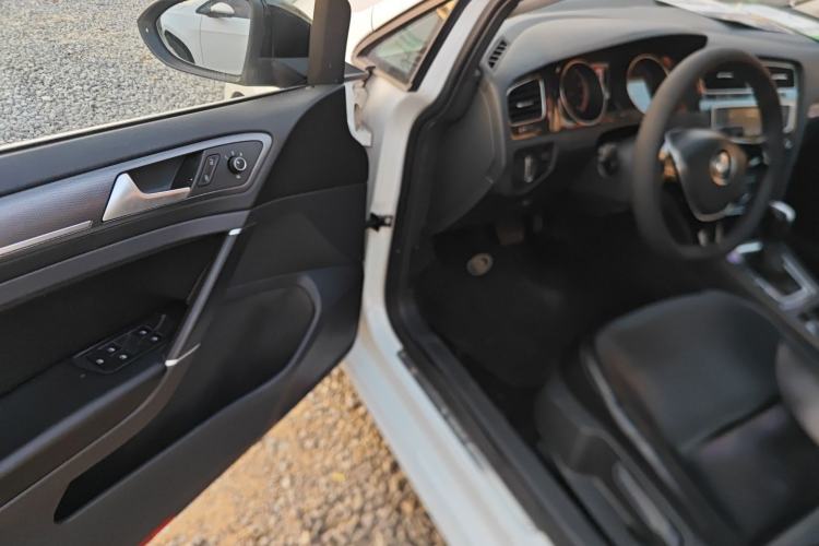 Used Volkswagen Golf 2017 1.6L Automatic Comfort Million-Vehicle Anniversary Edition