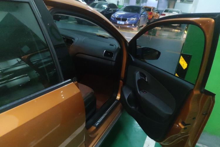 Used Volkswagen Polo 2016 1.6L Cross Polo Automatic
