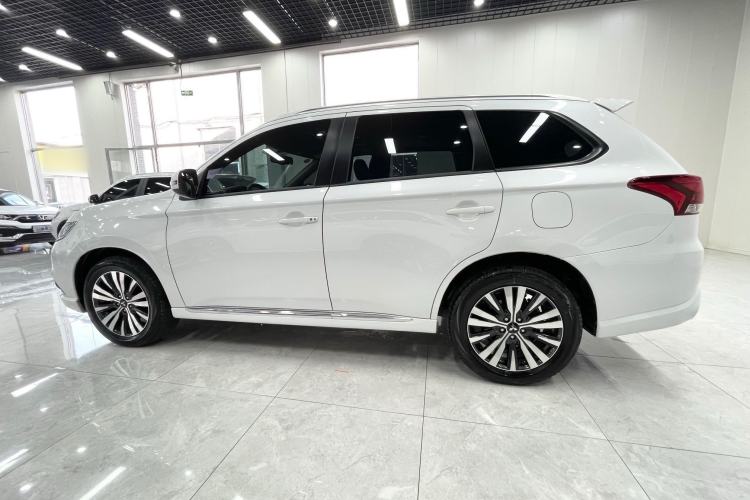 Used Mitsubishi Outlander 2021 Revised Version 2.0L Two-Wheel Drive Comfort Edition 7 Seats
