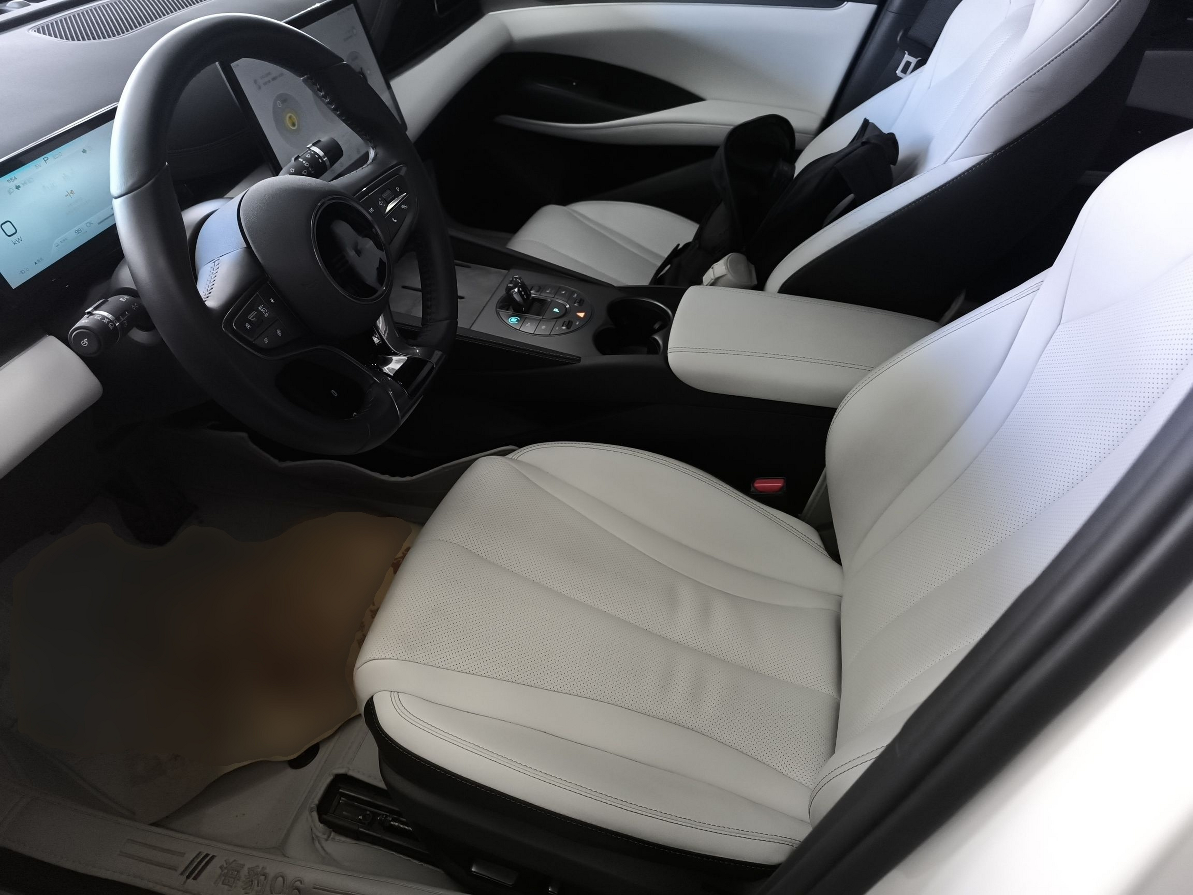 Переднее сиденье в автомобиле