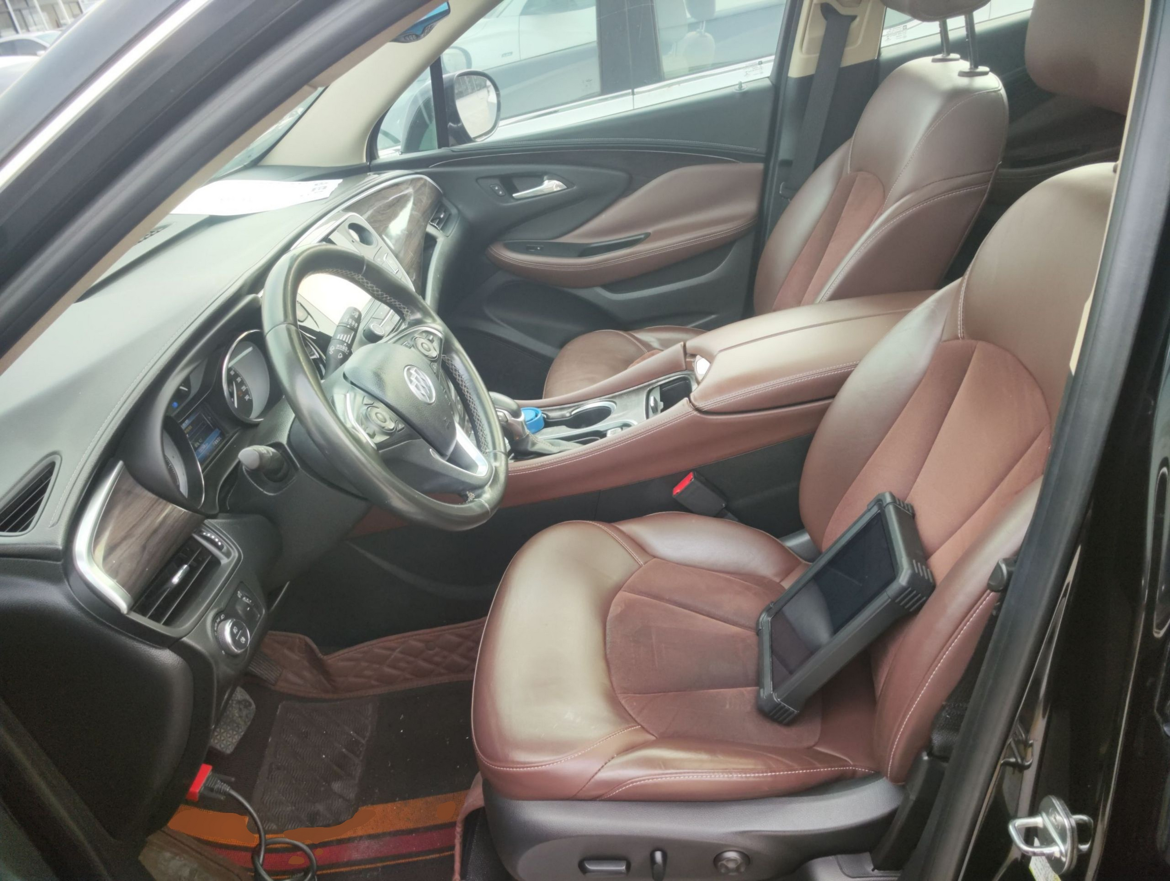 Переднее сиденье в автомобиле