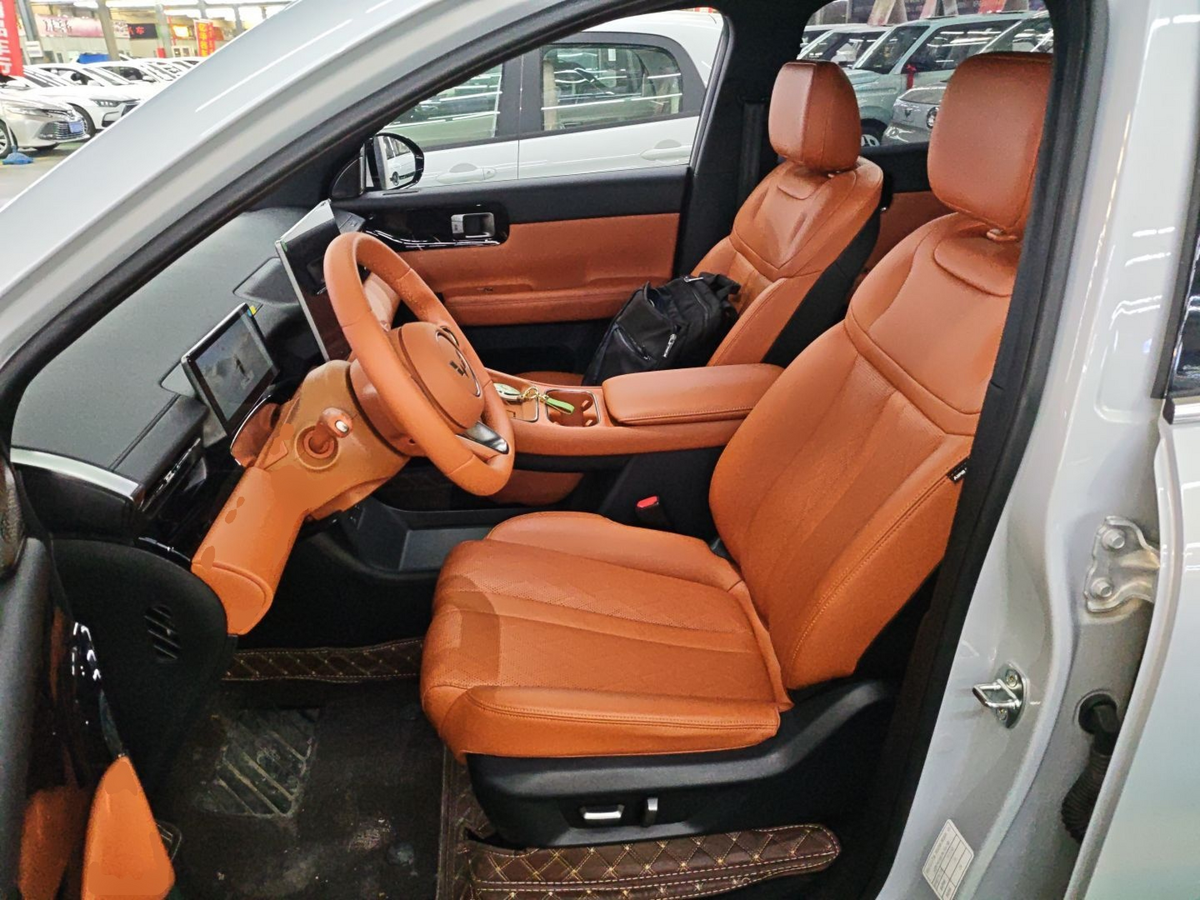 Переднее сиденье в автомобиле