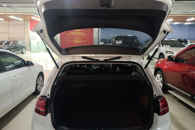 Used Volkswagen Golf 2017 1.6L Automatic Comfort Million-Vehicle Anniversary Edition