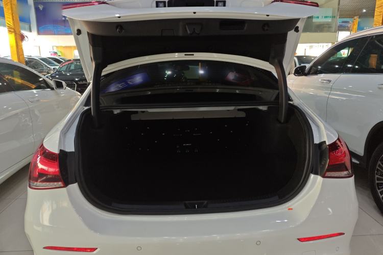 Used Mercedes-Benz A-Class 2022 Revised Version A 200 L Sport Sedan Fashionable Style
